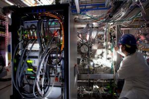 Di era digital saat ini, server yang andal dan efisien adalah kebutuhan utama bagi bisnis yang ingin tetap kompetitif.