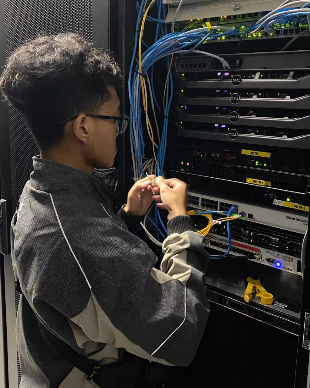 Instalasi Fiber Optic Gudang