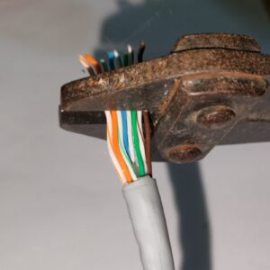 Memasukkan kabel ke RJ45