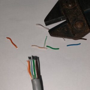 Pemeriksaan konektor RJ45 pada cara crimping LAN